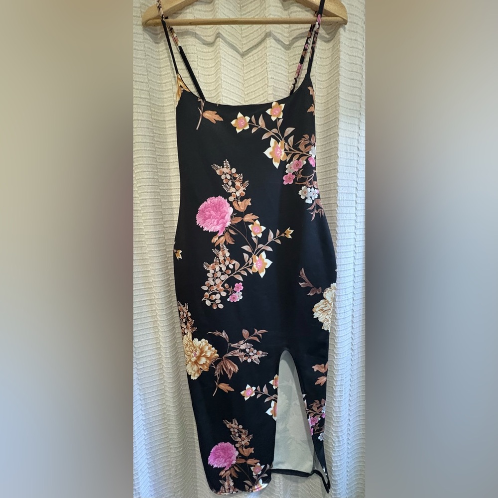 MISSGUIDED Floral Black Spaghetti Strap Dress with slit Size US 6